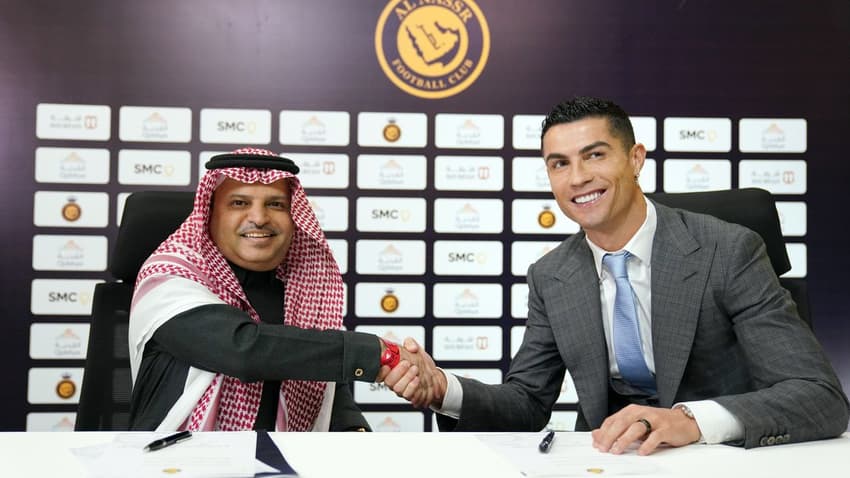 Cristiano Ronaldo assina com Al Nassr