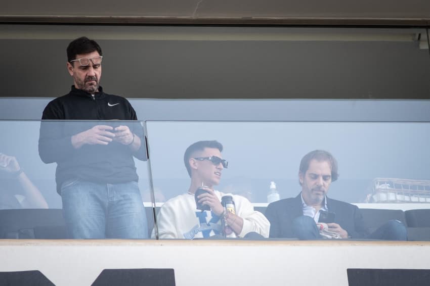 Matias Rojas assistindo ao jogo entre Corinthians e Bragantino