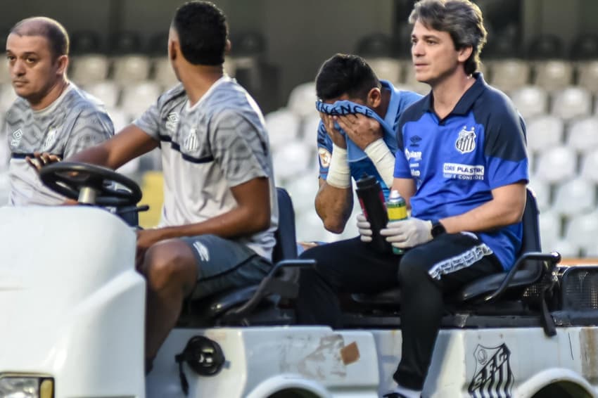 Análise: João Paulo se machucou e isso foi divisor de águas no emapte entre Santos e Botafogo.