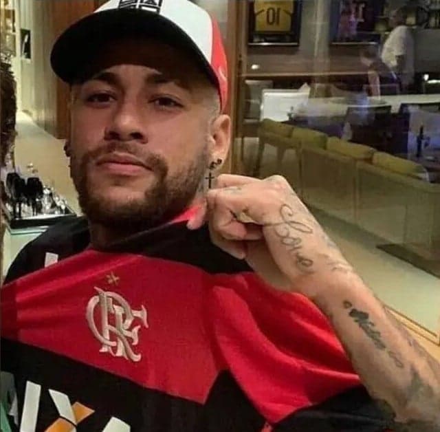 Neymar com a camisa do Flamengo