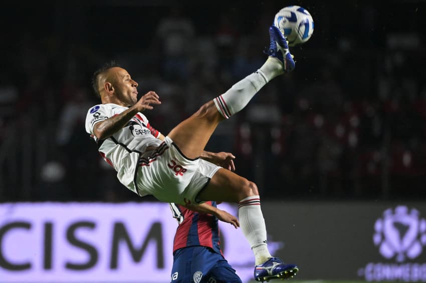 FBL-SUDAMERICANA-SAOPAULO-SANLORENZO