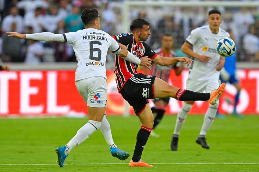 Calleri durante LDU x São Paulo pela Copa Sul-Americana 2023. Foto: Rodrigo BUENDIA / AFP