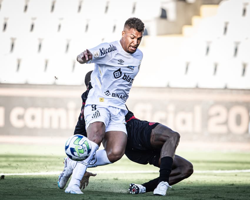 Marcos Leonardo marcou os últimos três gols do Santos. Ele tem propostra para deixar o Peixe e jogar no Roma