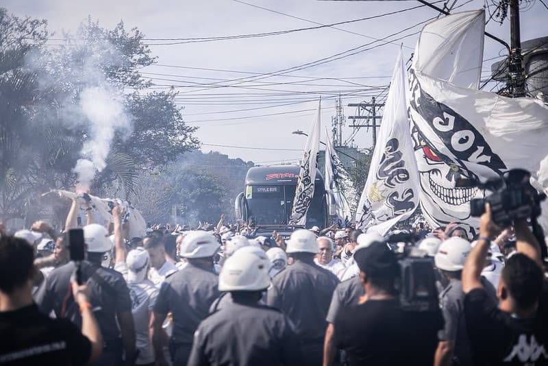 Além de reunião liderada por João Paulo com o elenco do Santos, torcida foi combustível para vitória sobre o Grêmio