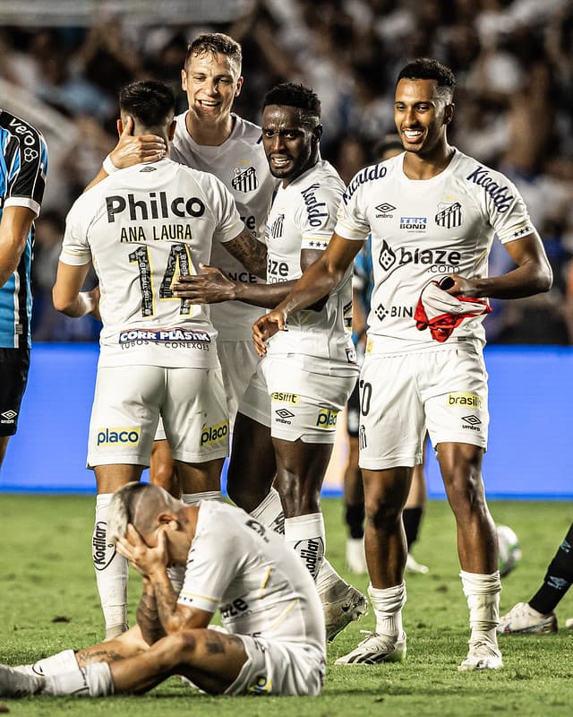 Soteldo desabou após o fim do jogo contra o Grêmio