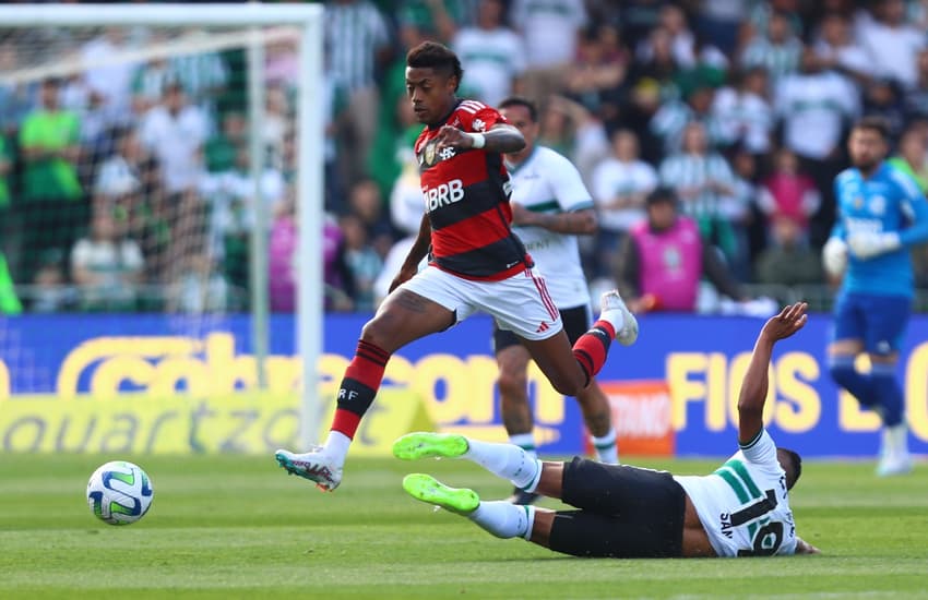 Coritiba x Flamengo Bruno Henrique (Foto: Gilvan de Souza/CRF)