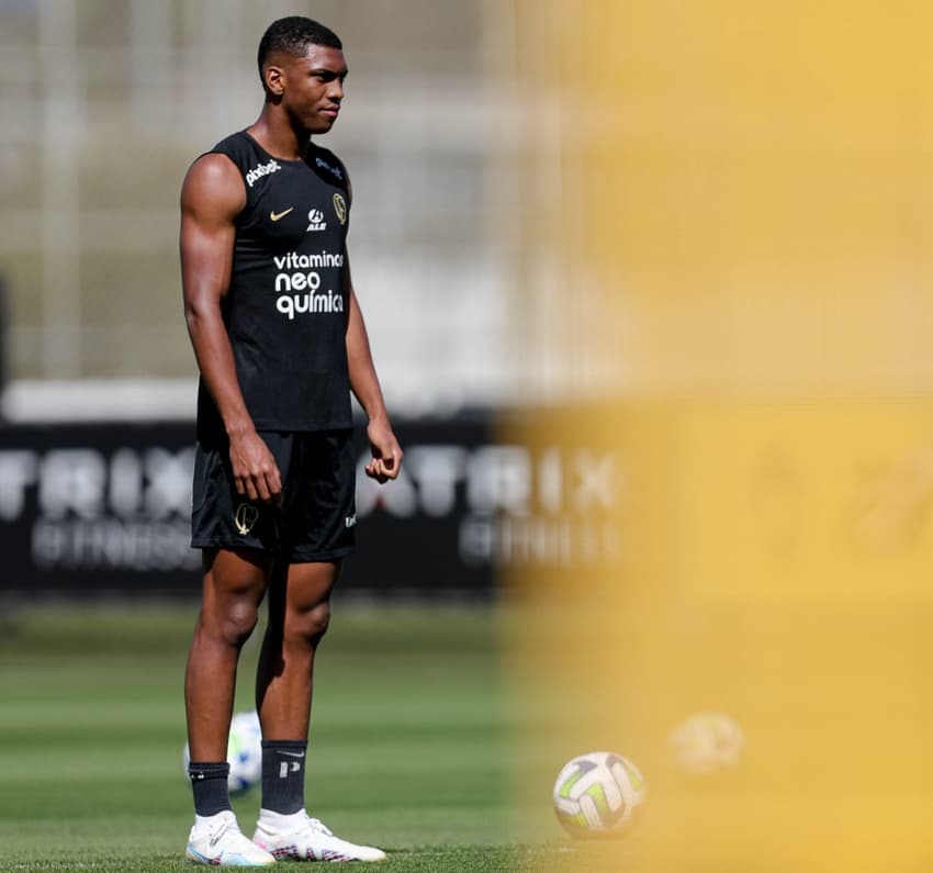 Felipe Augusto deve ganhar chance no Corinthians contra o Cruzeiro