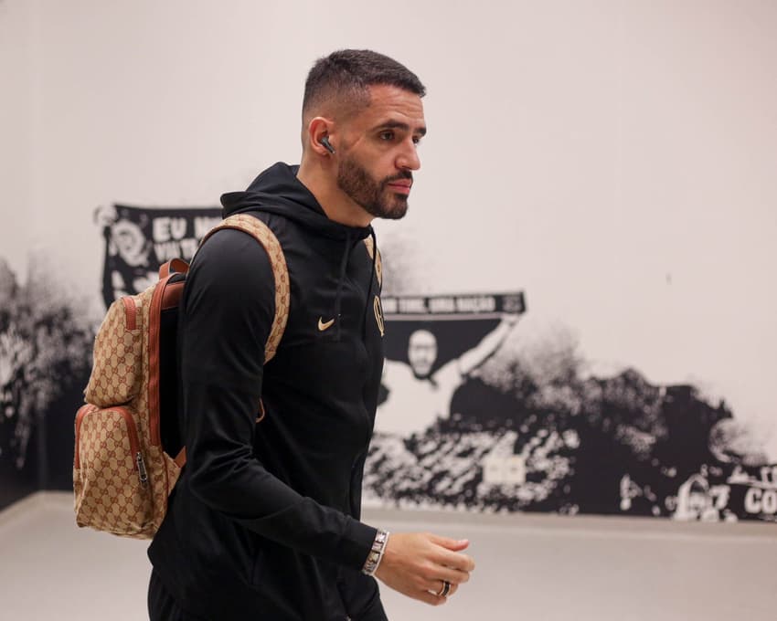 Renato Augusto pode ser baixa no Corinthians em decisão na Copa do Brasil