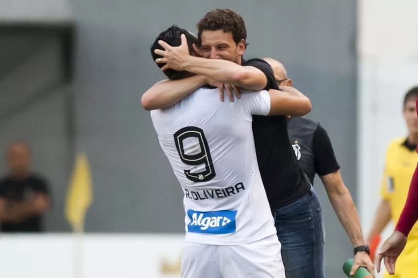 Elano e Ricardo Oliveira, um deles pode ser o substituto de Falcão no Santos