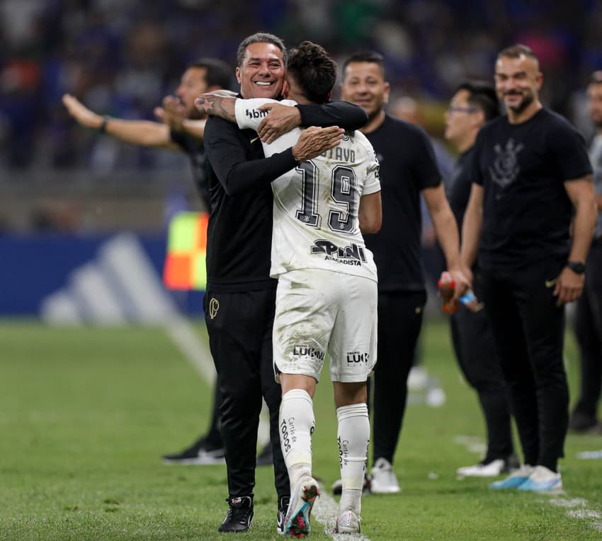 Poupar fez com que Luxemburgo conseguisse levar Mosquito para o jogo entre Cruzeiro e Corinthians