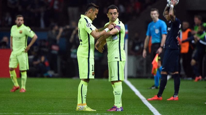 neymar-e-xavi-durante-partida-do-barcelona-1556830769846_v2_900x506