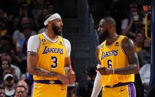 Anthony Davis LeBron James