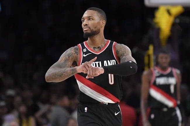 Damian Lillard troca Bucks