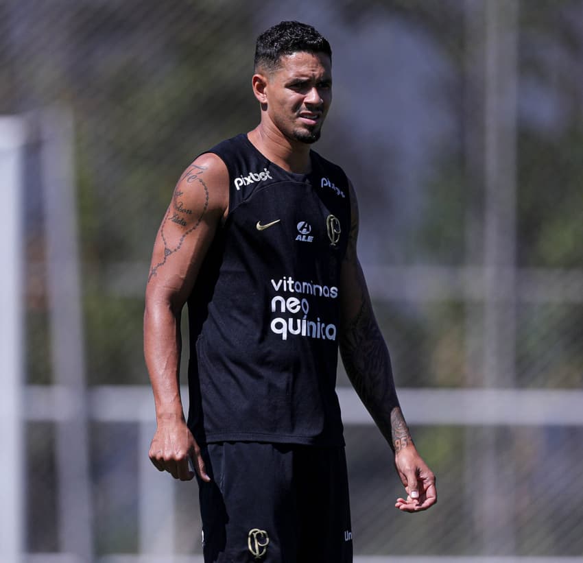 Veríssimo deve ser titular ao lado de Gil no Corinthians contra o Fortaleza