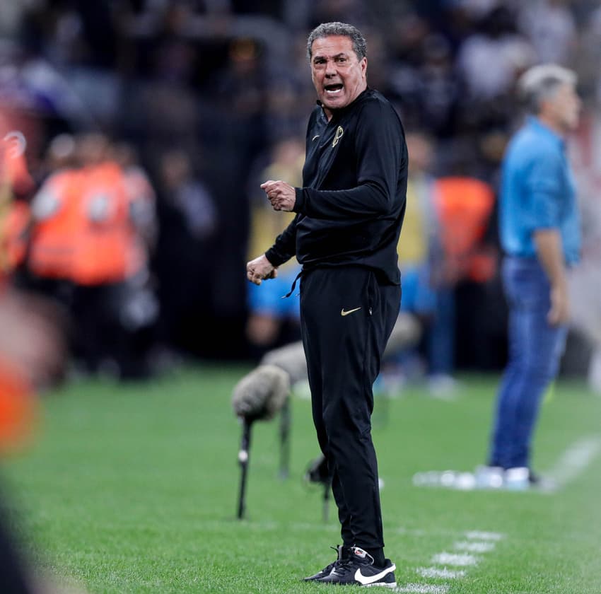 Luxemburgo não é mais o técnico do Corinthians