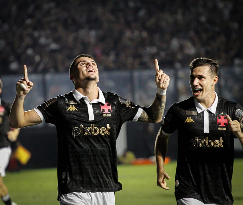 Vasco x Coritiba - Gabriel Pec