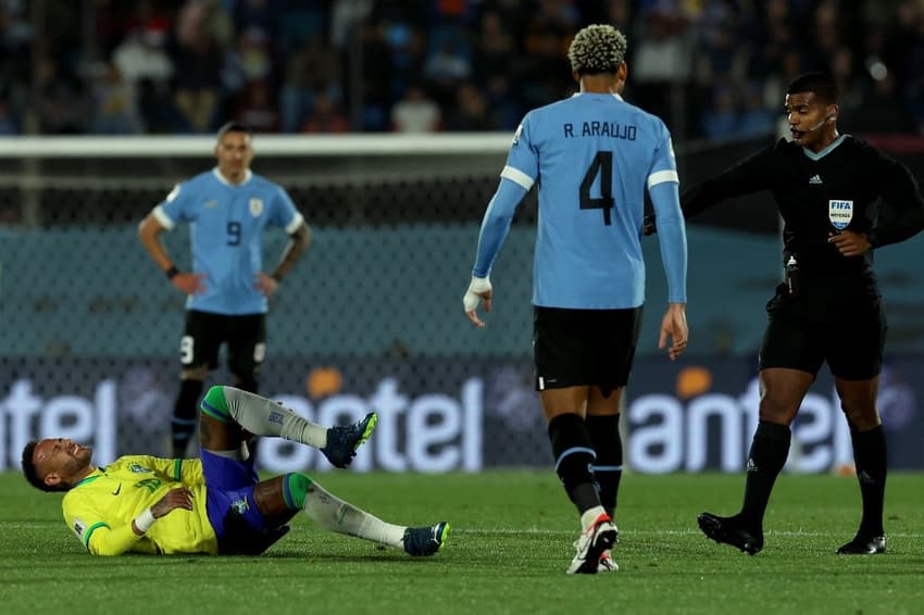 Neymar - Lesão contra o Uruguai