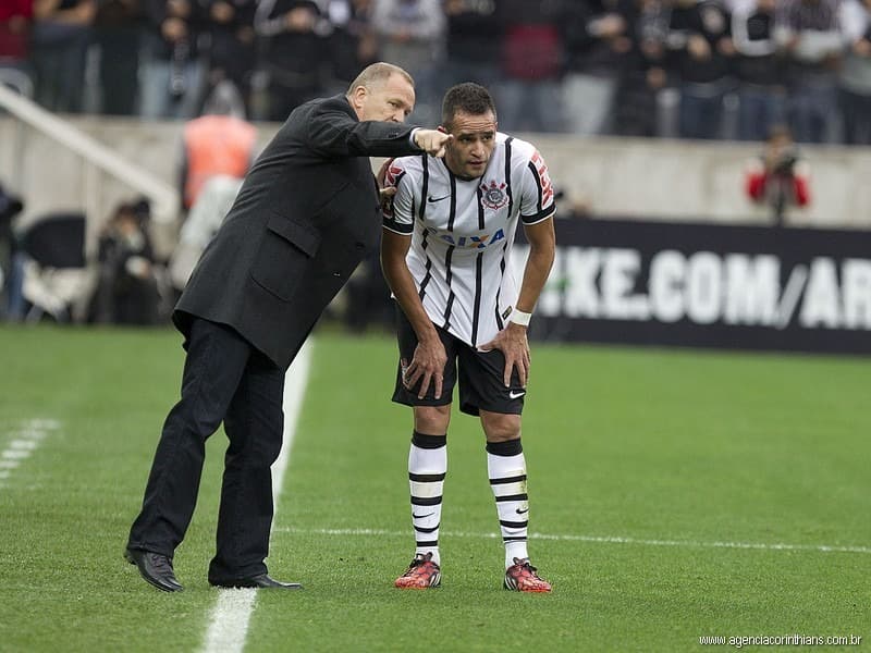 Mano pode interferir em renovação de Renato Augusto com o Corinthians