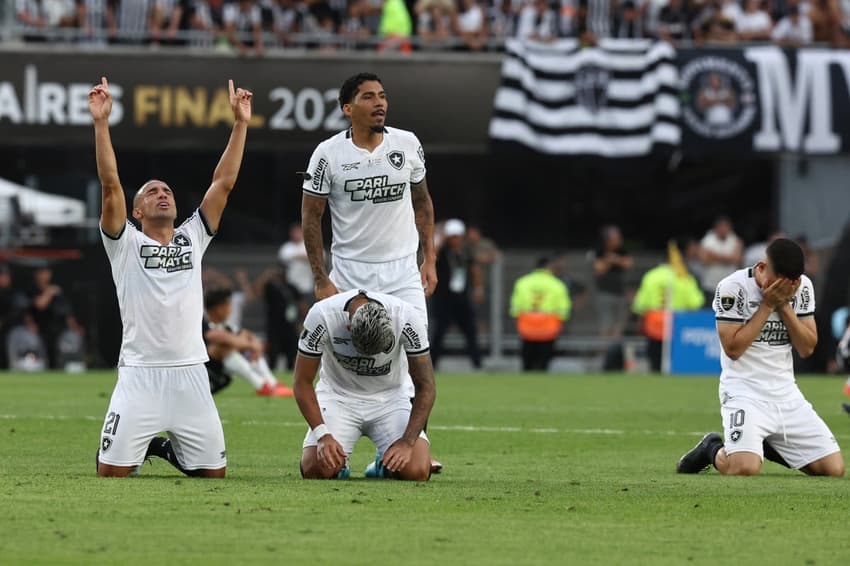 Maiores campeões da Libertadores: o Botafogo levou sua primeira taça em 2024 (Foto: Alejandro PAGNI / AFP)