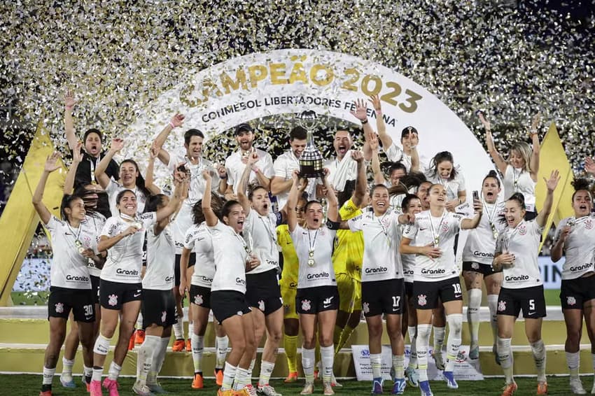 Jogo da Libertadores Feminina com destaque para a taça