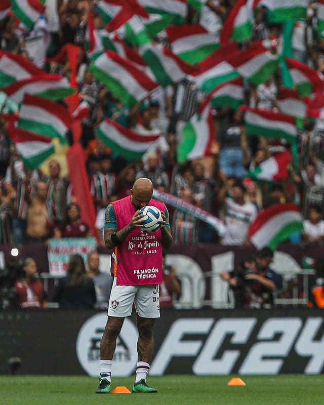 Felipe Melo em aquecimento para a final da Libertadores