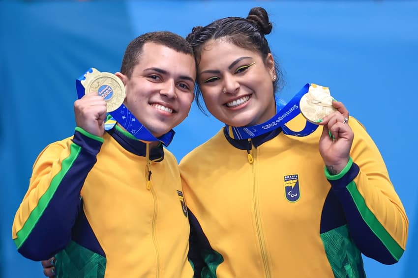 Edwarda Oliveira e Rogério Oliveira foram campeões o Badminton no Parapan 2023 (Foto: Marcello Zambrana / CPB)
