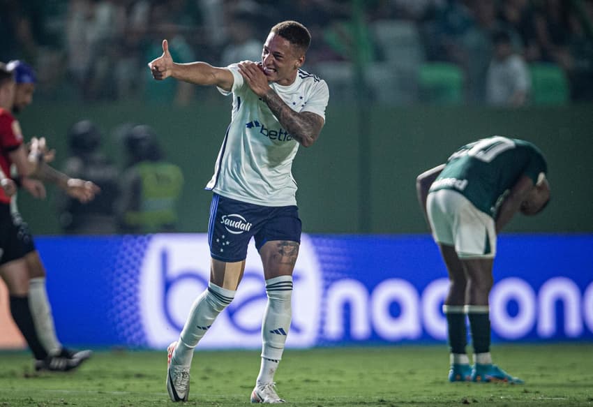 Robert do Cruzeiro comemora gol contra o Goiás. Foto: Staff Images/Cruzeiro