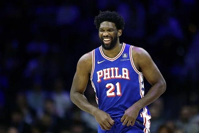 Joel Embiid troca 76ers