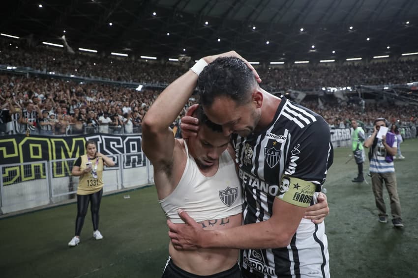 Gol de Paulinho sobre o São Paulo nos acréscimos manteve o Galo vivo, ainda que remotamente, pelo sonho do título brasileiro