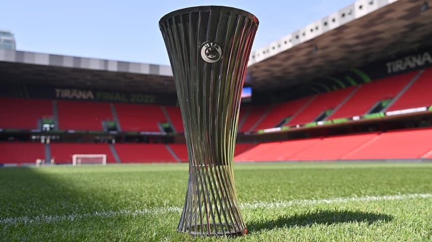 Conference-League-troféu