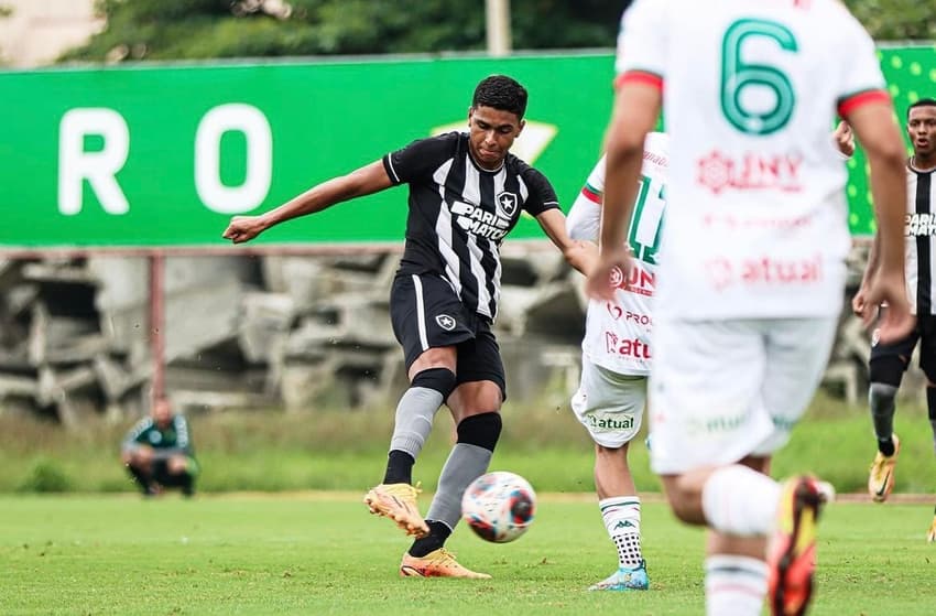 Bernardo Valim, meio-campista do Botafogo (Foto: arquivo pessoal/instagram)