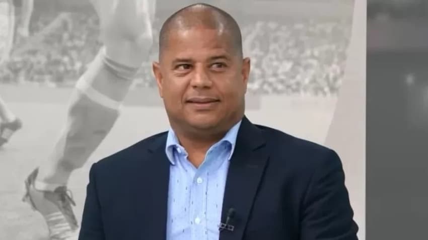 Ídolo do Corinthians dispara contra postagem de Memphis Depay (Foto: Reprodução)