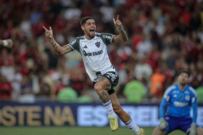 Lateral-esquerdo Rubens comemora gol pelo Atlético-MG