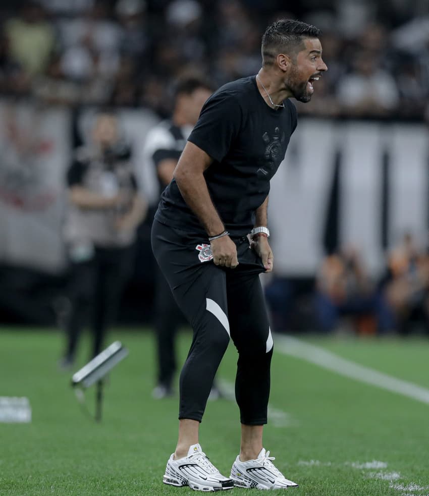 Corinthians-Ponte-Preta-António-Oliveira