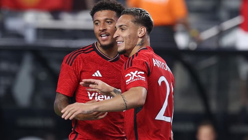 Jadon Sancho e Antony em ação pelo Manchester United (Foto: AFP)