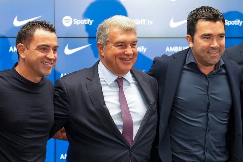 Xavi, Deco e Laporta