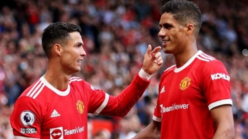 cristiano-ronaldo&#8211;junto-a-raphael-varane&#8211;en-un-partido-con-el-manchester-united&#8211;afp