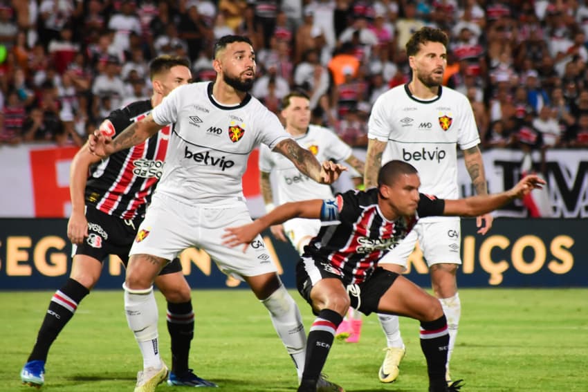 Jogos de hoje: Santa Cruz x Sport, primeiro jogo das semifinais do Campeonato Pernambucano de 2024, no Arruda (Foto: Junior Boo/Gazeta Press)