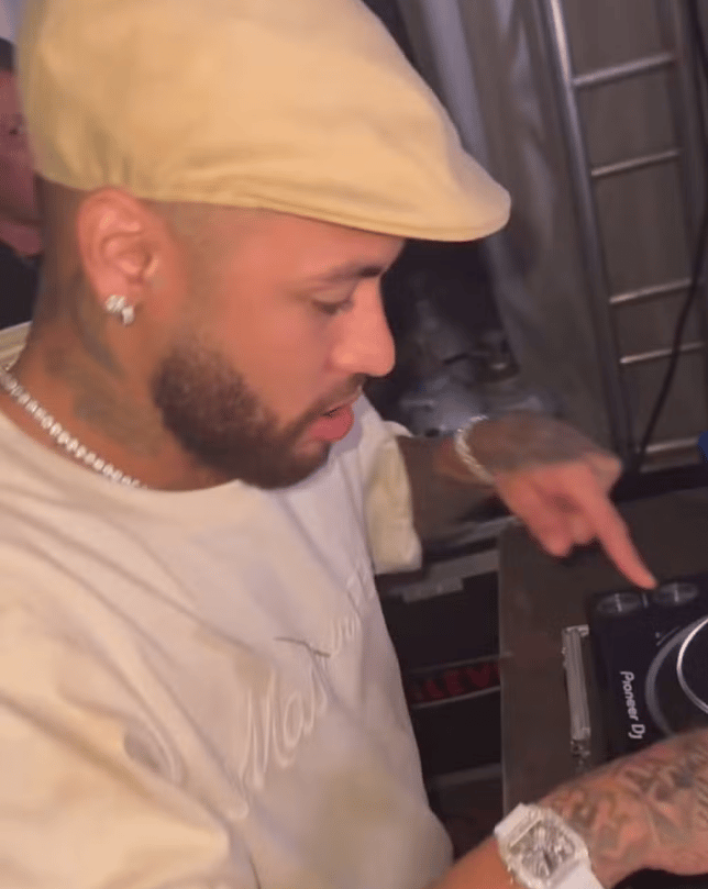 Neymar ataca de DJ na festa da irmã, Rafaella Santos