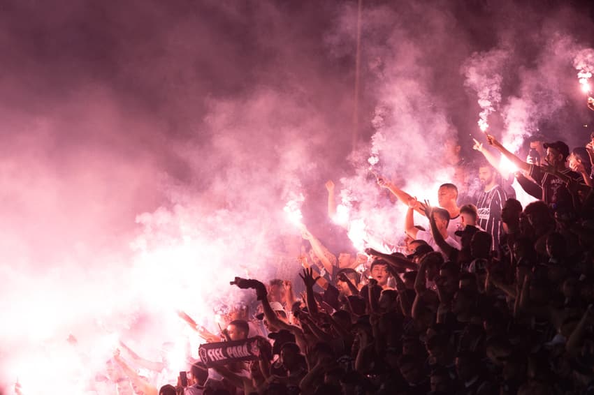 Sinalizadores-Bragantino-Corinthians-Brasileirão