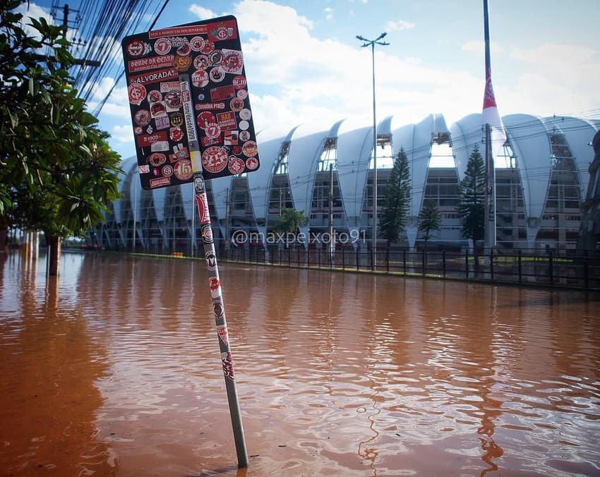 Beira-Rio, do Internacional, alagado