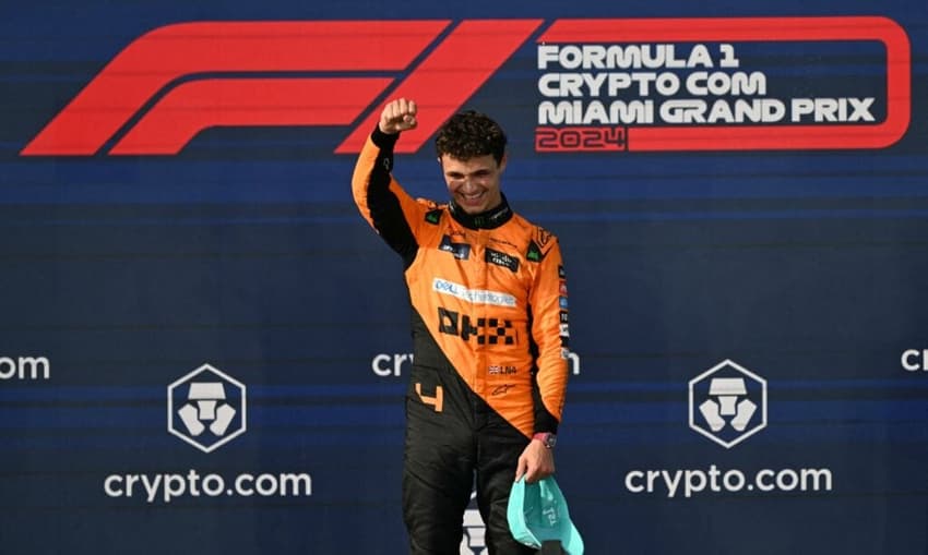 Lando Norris celebrando o primeiro lugar no GP de Miami de 2024 (Foto: Reprodução/F1)