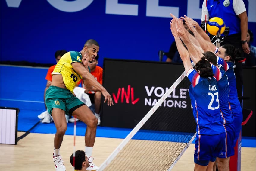 A França é a atual campeã da Liga das Nações e venceu do Brasil na 3ª rodada da competição por 3 a 2 (Foto: Divulgação / Volleyball World)