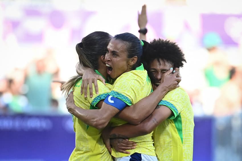 O futebol feminino chegou a ser proibido em duas oportunidades (Foto: Christophe ARCHAMBAULT / AFP)