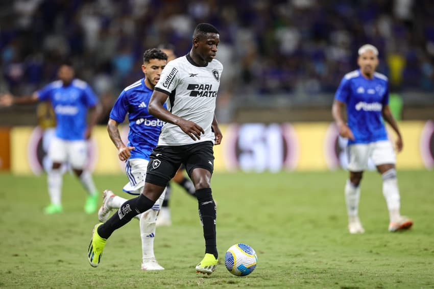 Botafogo x Cruzeiro é o destaque dos jogos de hoje. Foto: Gilson Lobo/AGIF