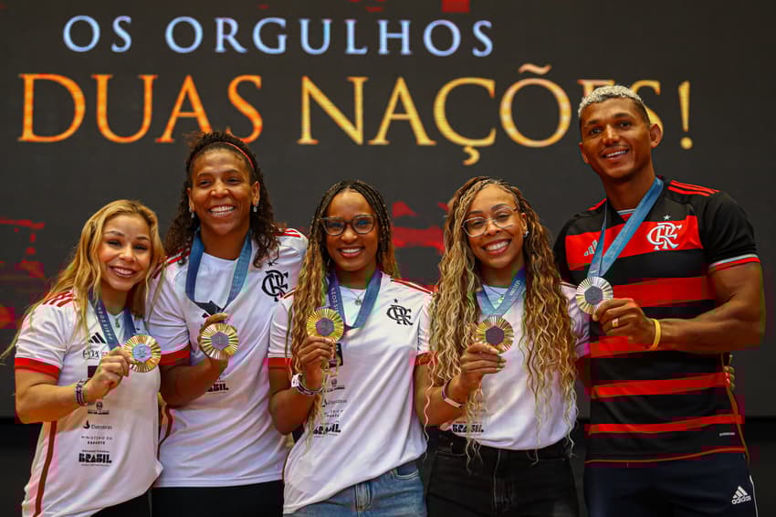 Flavia Saraiva, Rafaela Silva, Rebeca Andrade, Lorraine Oliveira e Isaquias Queiroz