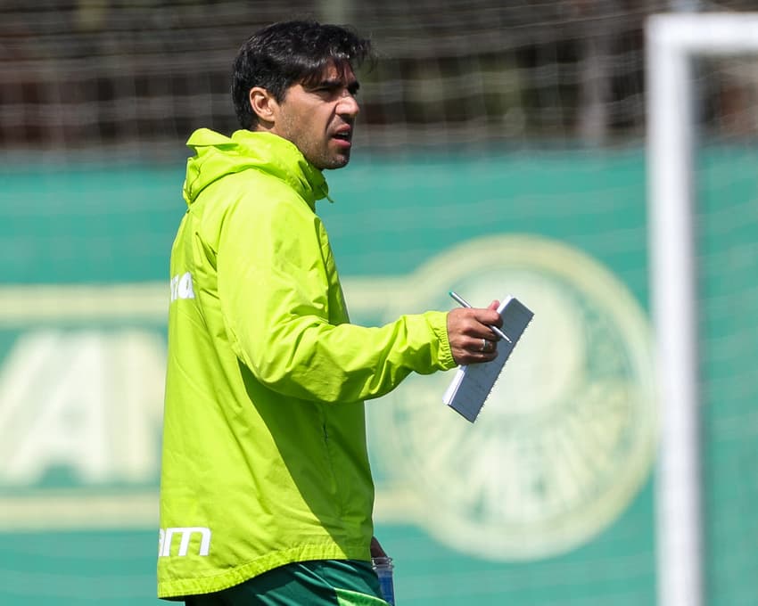 Abel Ferreira se preocupa com lesões no Palmeiras