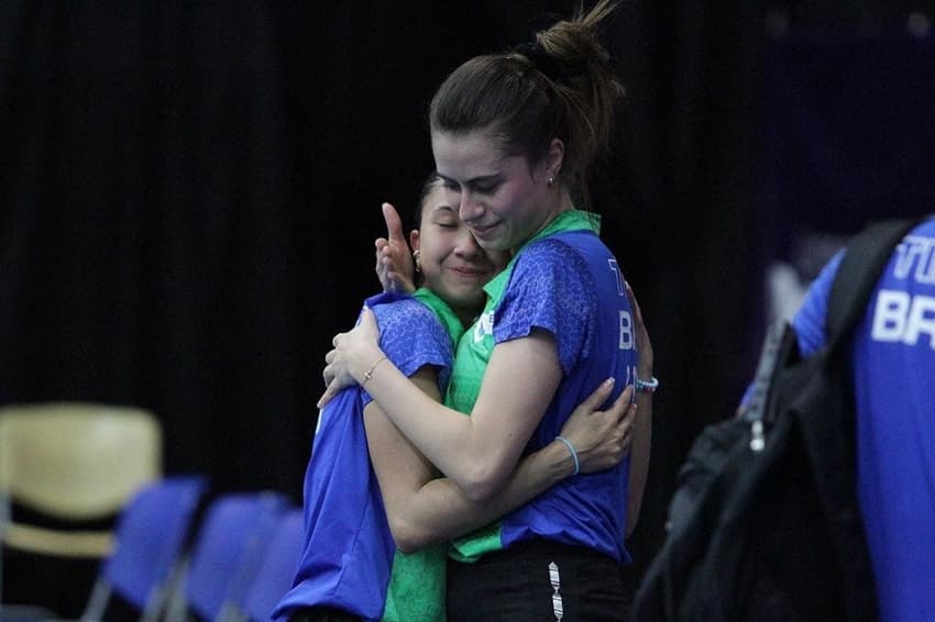 Bruna Takahashi e Giulia Takahashi