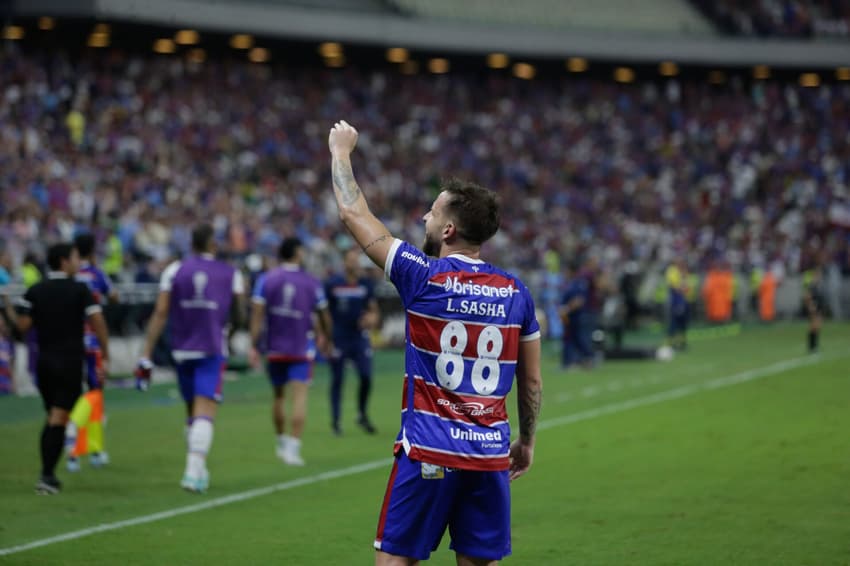 O Fortaleza é um dos candidatos ao título da Sul-Americana; saiba onde assistir aos jogos (Foto: Lucas Emanuel/AGIF)