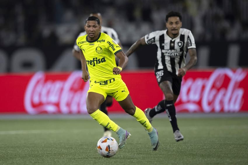 RJ &#8211; RIO DE JANEIRO &#8211; 08/14/2024 &#8211; LIBERTADORES CUP 2024, BOTAFOGO x PALMEIRAS &#8211; Rony, Palmeiras player during the match against Botafogo at the Engenhao stadium for the 2024 Libertadores Cup championship. Photo: Jorge Rodrigues/AGIF (via AP)